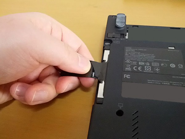 ThinkPad-X220-HDD取出し