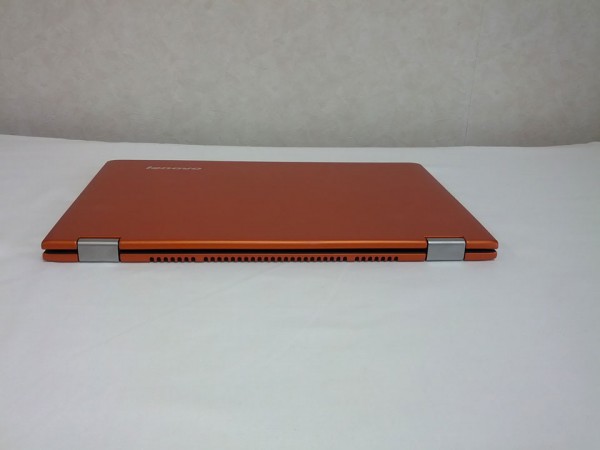 IdeaPad Yoga 13 背面図