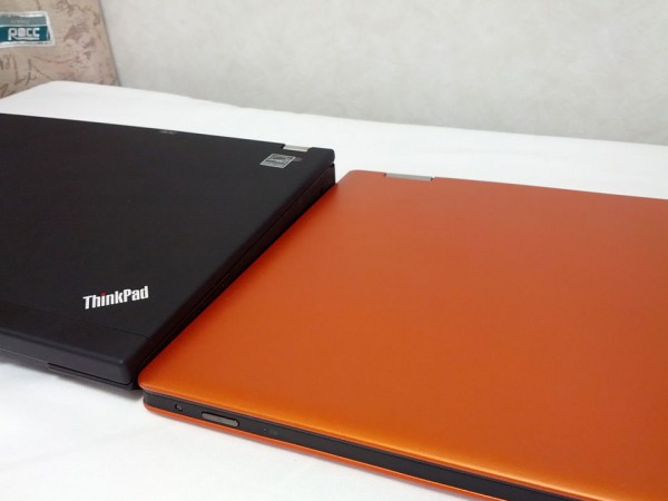 X220 vs Yoga 13 薄さ勝負