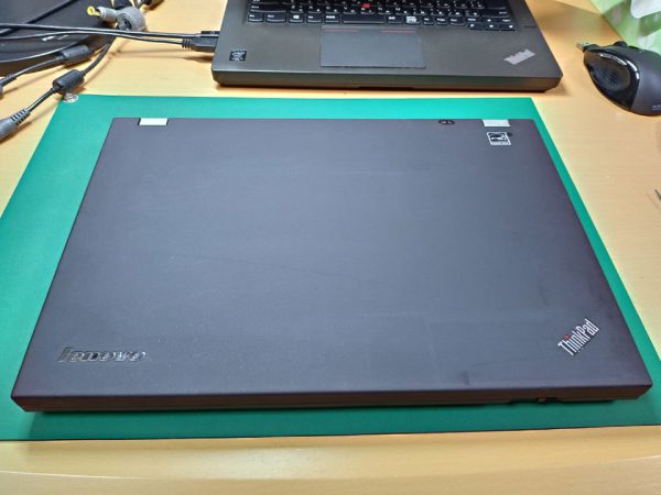 1-Levovo-ThinkPad-T420-表カバー