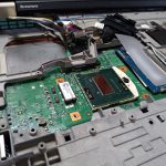 0-クアッドコアCPUをシステムボードに取り付けた（トップ画像）