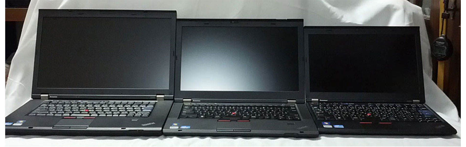 3台のThinkPad_トップスライド画像