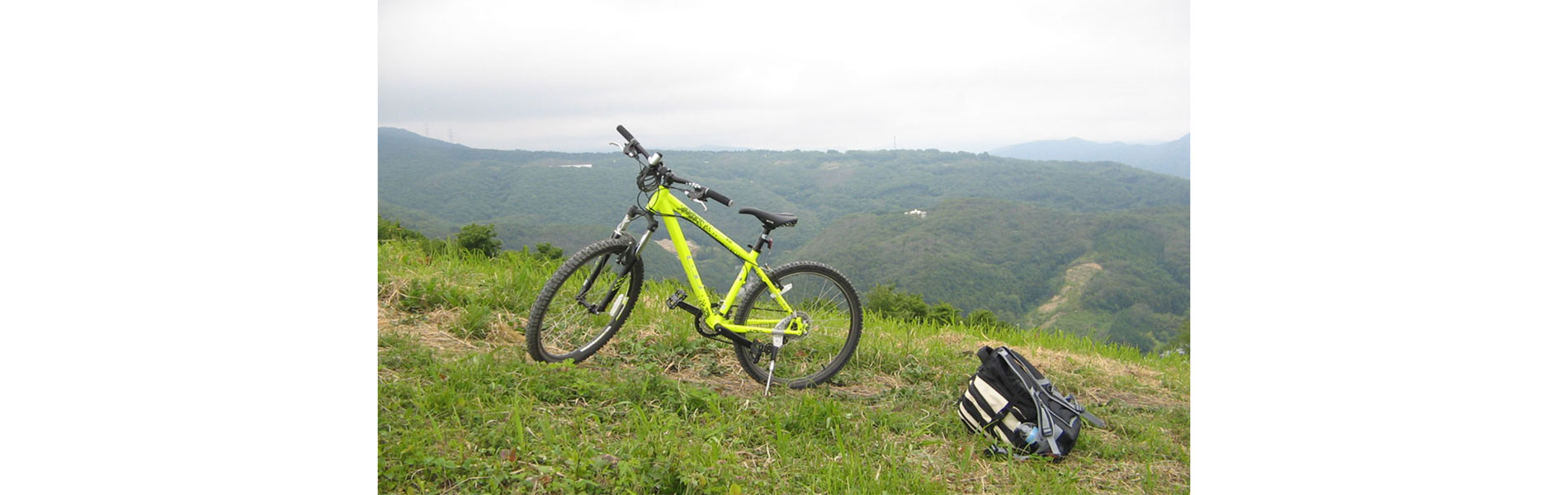 マウンテンバイクで山を登る_トップスライド画像